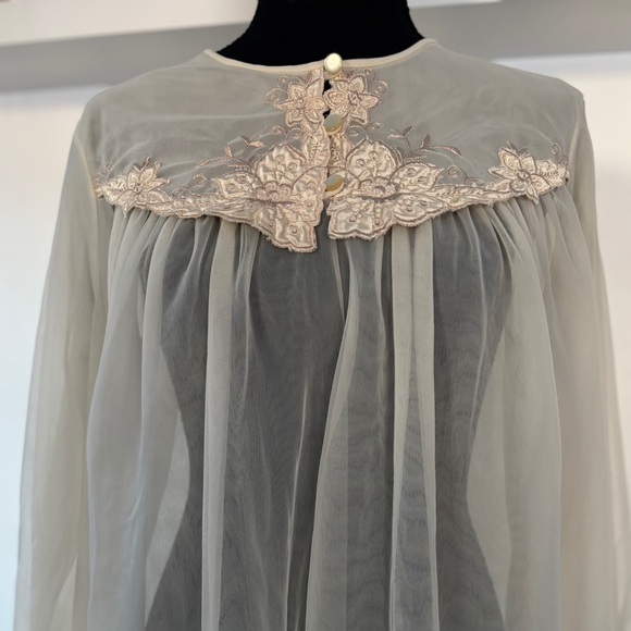 Vintage Gilead Peignoir Double Layered Nylon Satin Sheer Boudoir Robe Size Large - Picture 4 of 6